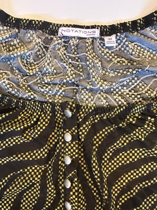 Notations Woman Tops - Black and Lime Patterned Button-Front ElasticTop